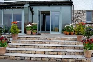 Stone steps with limestone tread Stone steps with limestone tread