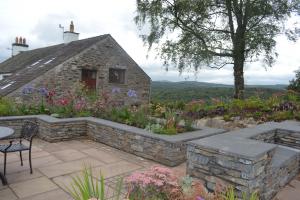 Courtyard garden and built in seating area Courtyard garden and built in seating area