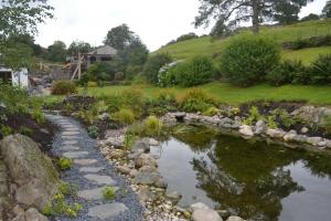 Stepping stone pathway with gravel Stepping stone pathway with gravel